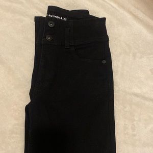 No Boundaries Black size 9 high rise jeans, New never worn but no tags.